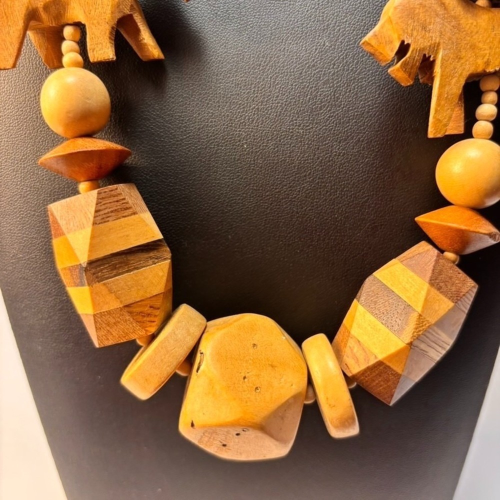 Chunky Vintage Necklace Wood Beads Seeds Carved Animals Boho Maximalist 1970s - Picture 12 of 16